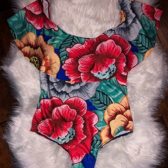 Off the shoulder floral swimsuit - Picture 2 of 9